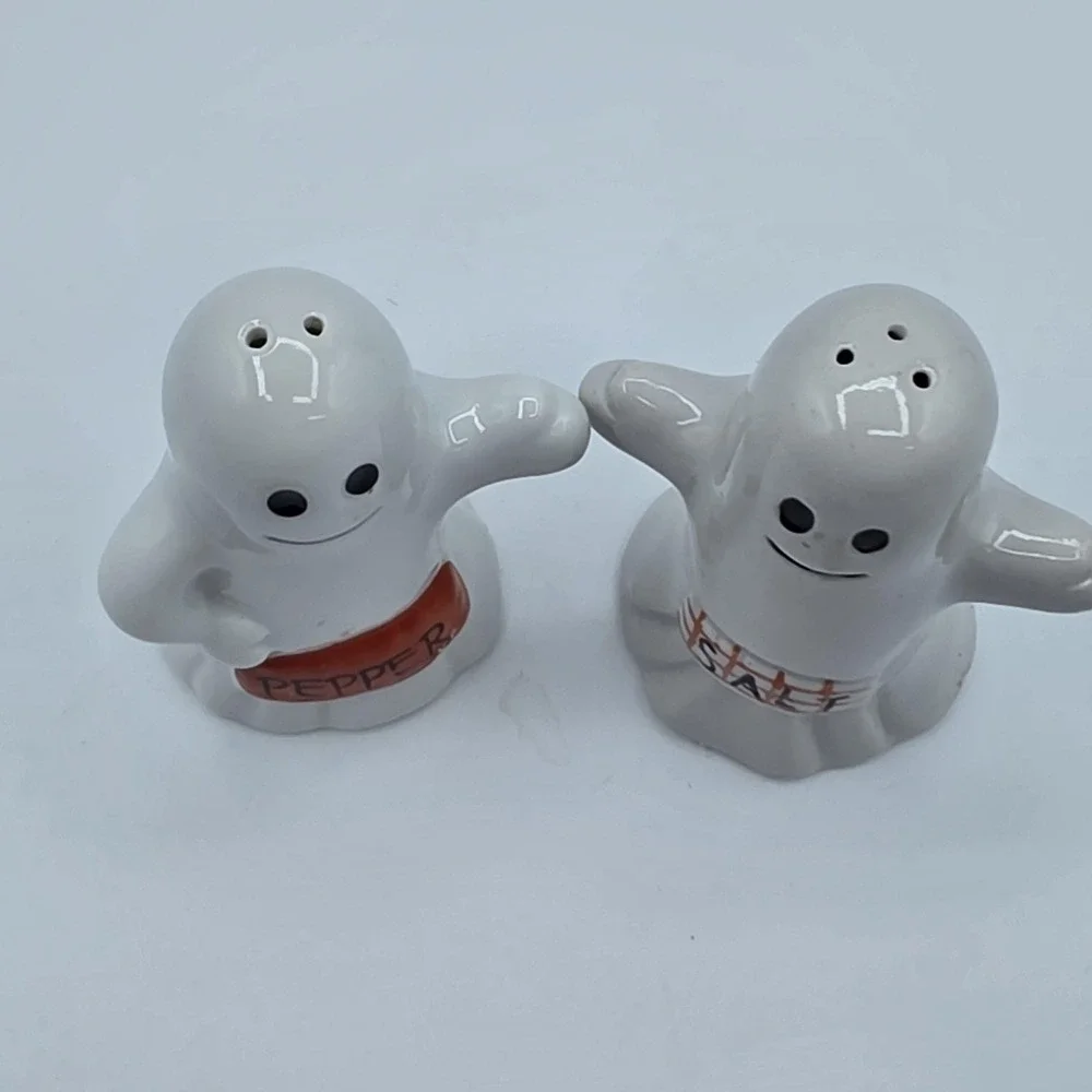 Vtg Ghost Salt & Pepper Shakers Ceramic Small White Set Of 2‎ Halloween Decor